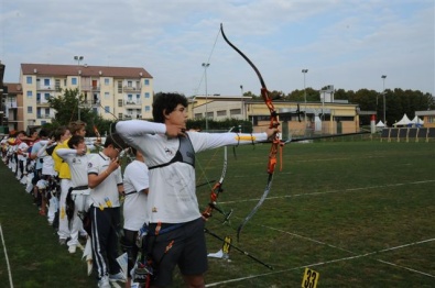 I giovani sulla linea di tiro nella prima giornata dei tricolori di Cherasco