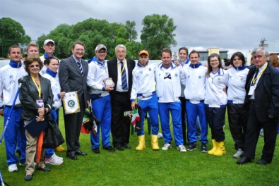 gli azzurri con l'Ambasciatore Italiano a Sofia
