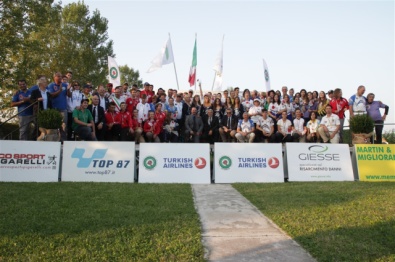 La foto con tutti i premiati della prima giornata di gare