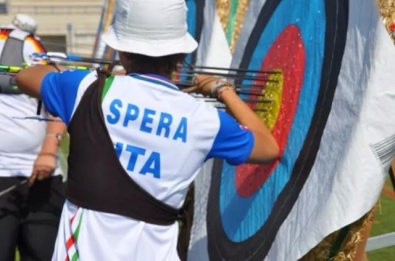 Loredana Spera impegnata in azzurro