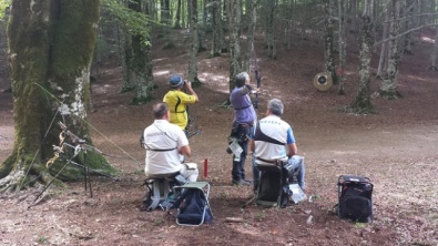 Arcieri al tiro durante i Campionati Italiani di Campagna