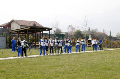 Giovani arcieri in allenamento