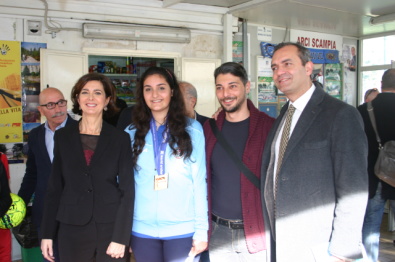Il Presidente Boldrini e il Sindacoi di Napoli De Magistris a Scampia con l'iridata Anna Carrasco