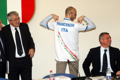 Il sindaco Franceschi indossa la maglia della Nazionale