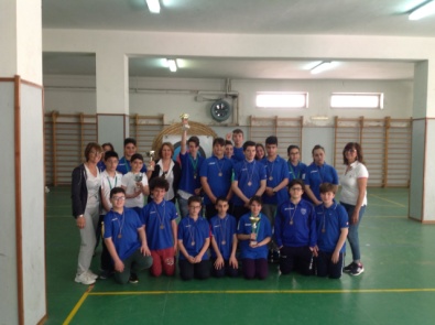Foto di gruppo ai Giochi Studenteschi di Napoli