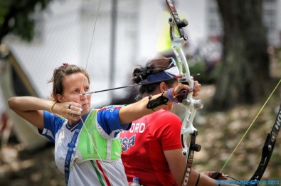Elonora Strobbe al tiro con la maglia azzurra