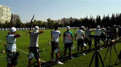 Gli azzurri dell'olimpico durante i tiri di prova