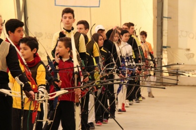 Arcieri del Lazio impegnati in una gara indoor