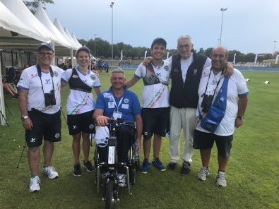 Gli azzurri con il presidente Scarzella, Oscar De Pellegrin e i tecnici