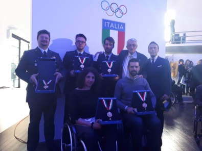 Gli azzurri premiati con il Presidente e il Segretario Generale della FITARCO
