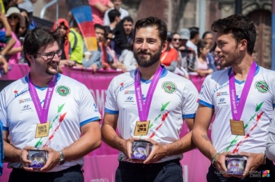 Gli azzurri con la medaglia d'oro agli ultimi Mondiali