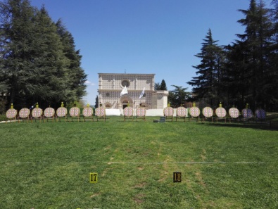 I BERSAGLI E SULLO SFONDO COLLEMAGGIO