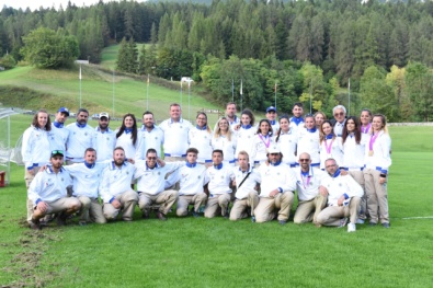 Gli azzurri festeggiano il primo posto nel medagliere