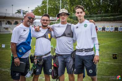 La squadra Allievi dell'olimpico con il coach Fabio Olivieri