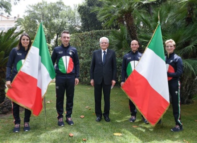 I portabandiera con il Presidente della Repubblica Sergio Mattarella - Foto CONI