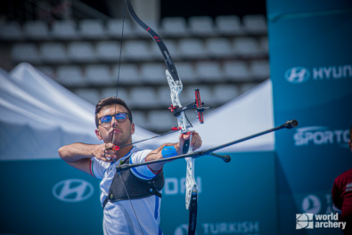 Federico Musolesi al tiro durante la finale