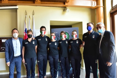 Gli azzurri con i coach e i dirigenti