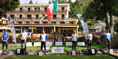 Il podio compound Over 20 maschile e femminile