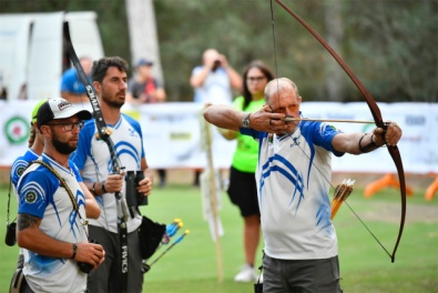 Gli arcieri delle Alpiu vincono l'oro a squadre maschile
